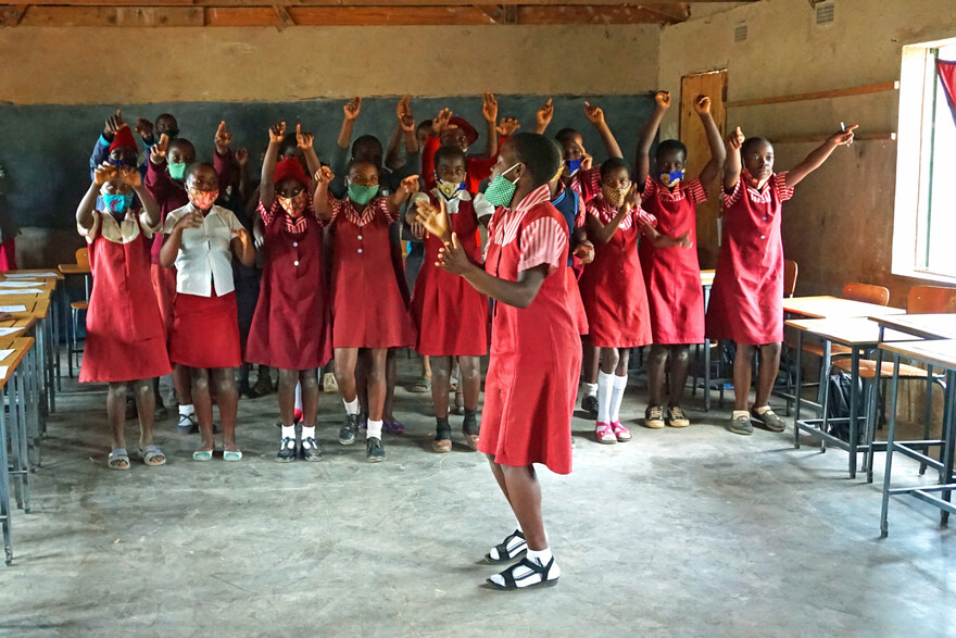 Hilfsprojekt von Kinderhilfswerk Stiftung Global-Care für Kinder in einer Schule in Simbabwe Hilfsprojekt von Kinderhilfswerk Stiftung Global-Care für Kinder in einer Schule in Simbabwe
