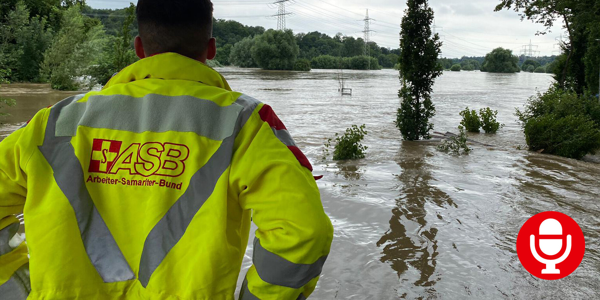 Helfer des ASB im Katastrophengebiet nach der Flut in Deutschland 2021